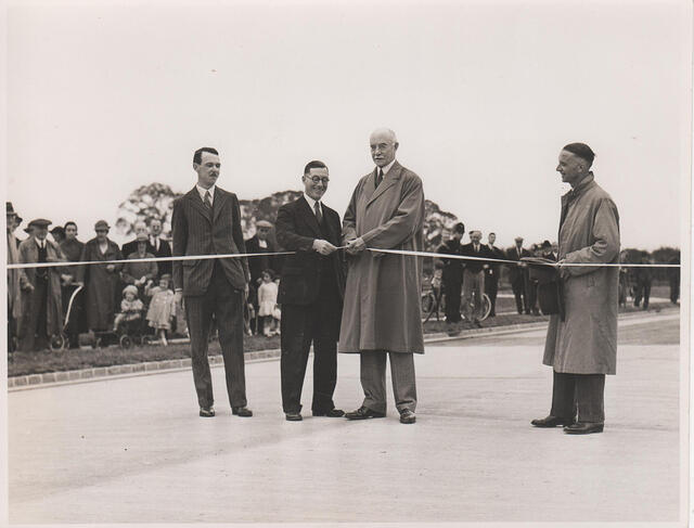 Opening Deddington Hill Road